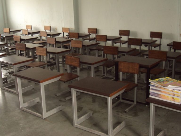 Classroom Desks West Coast Timber   Classroom Desks 1 768x576 